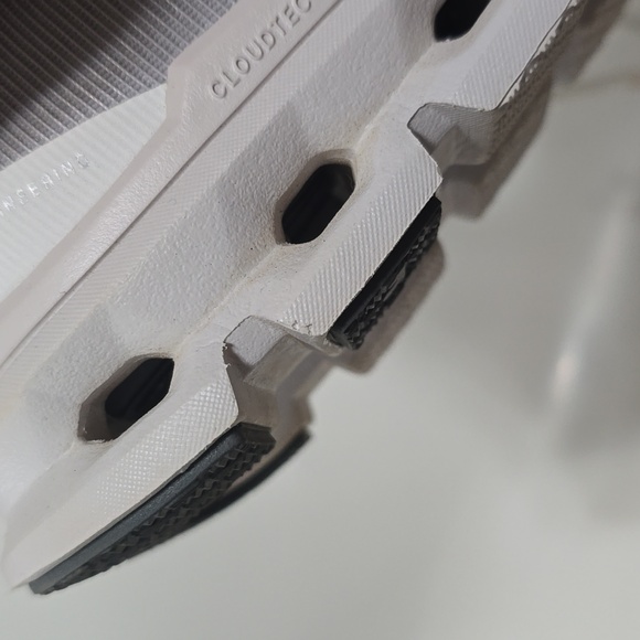 On Cloud Runner, Women's sz. 7, White/Gray - Picture 12 of 12